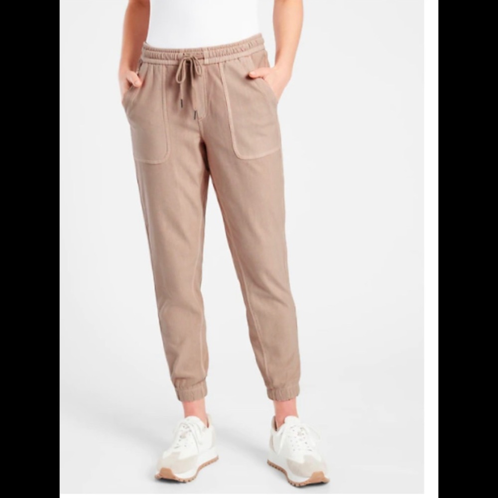 NWT Athleta Mocha Latte Farallon Jogger Sz 4 Front Pockets Drawstring Waist